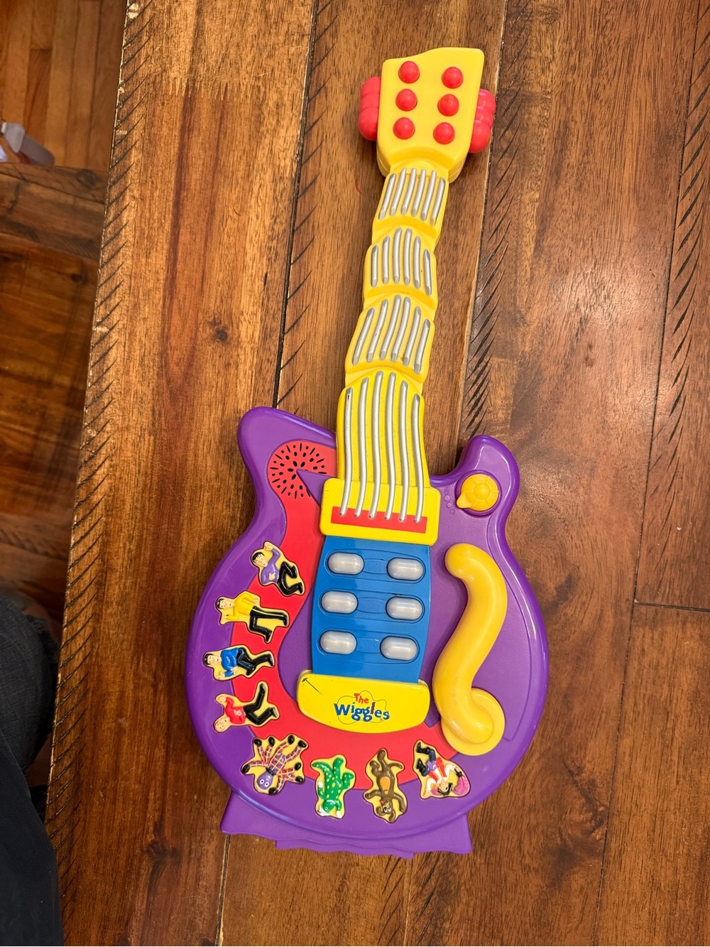 Vintage 2004 The Wiggles Wiggly Giggly Dancing Guitar